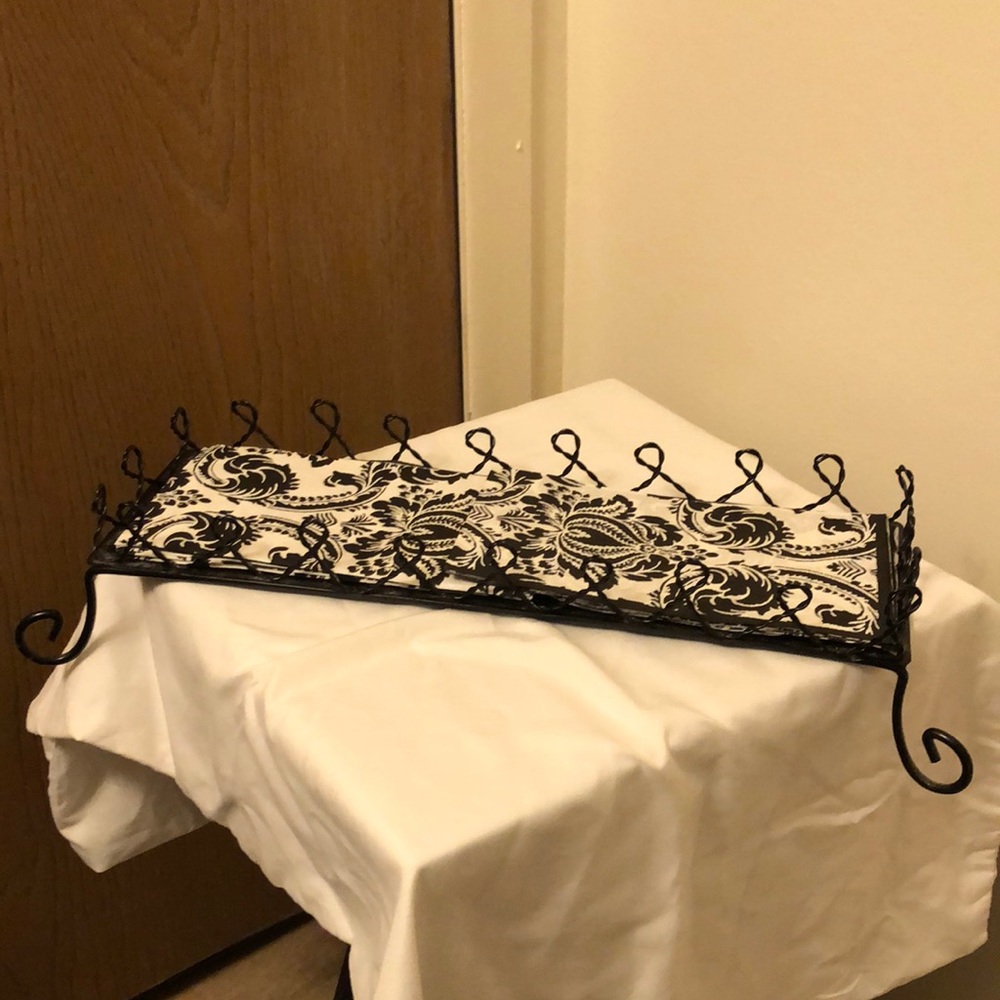 Napkin holder. Looks great on that black tablecloth presented previously.